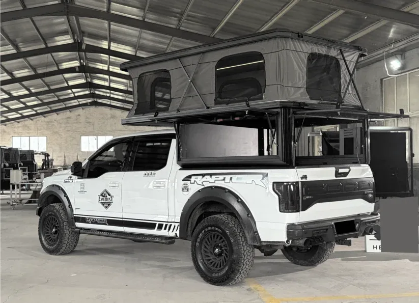 Pickup truck fitted with the TUYU C2 high-cover canopy with canvas roof tent raised